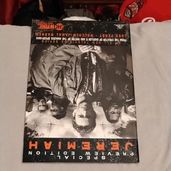 Tomb Raider Journeys Comic Book - Picture 4 of 4